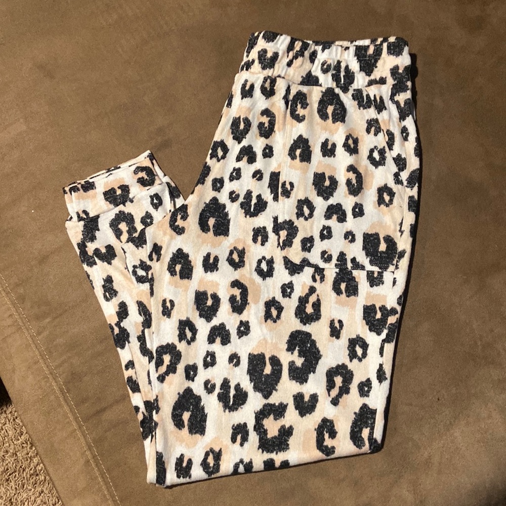 Super soft, jogger style, comfy pants!